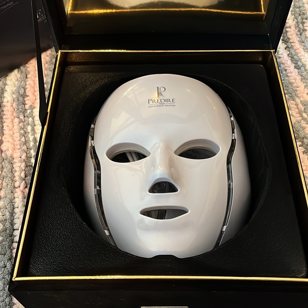 NIB Prédiré LED Facial Mask in White